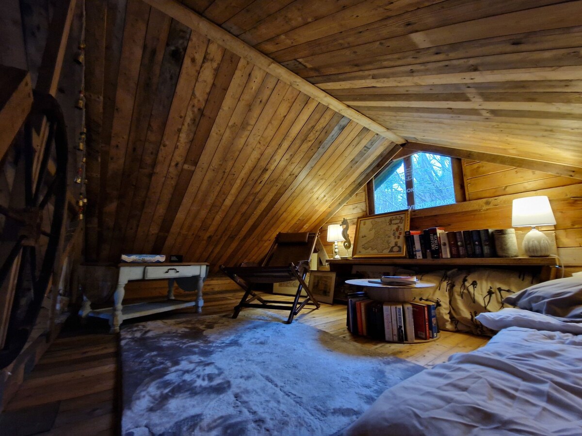 Crow 's Nest Glamping Cabin