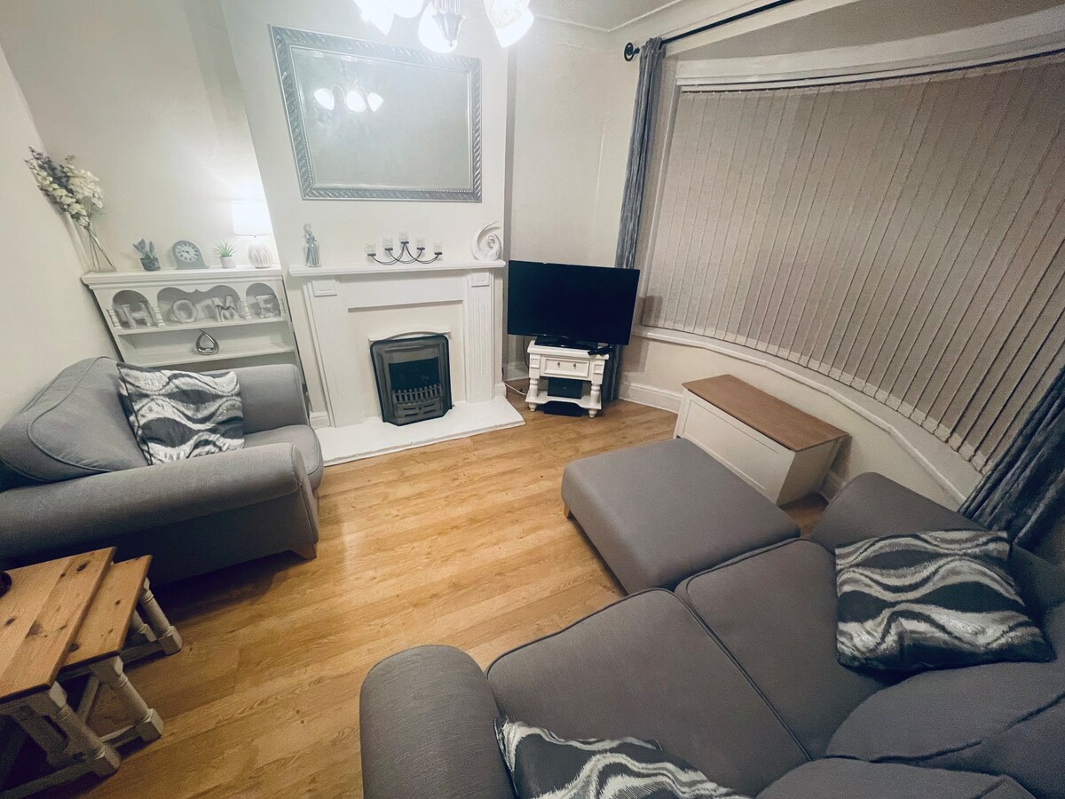 Beautiful 3 bed semi, sleeps 6