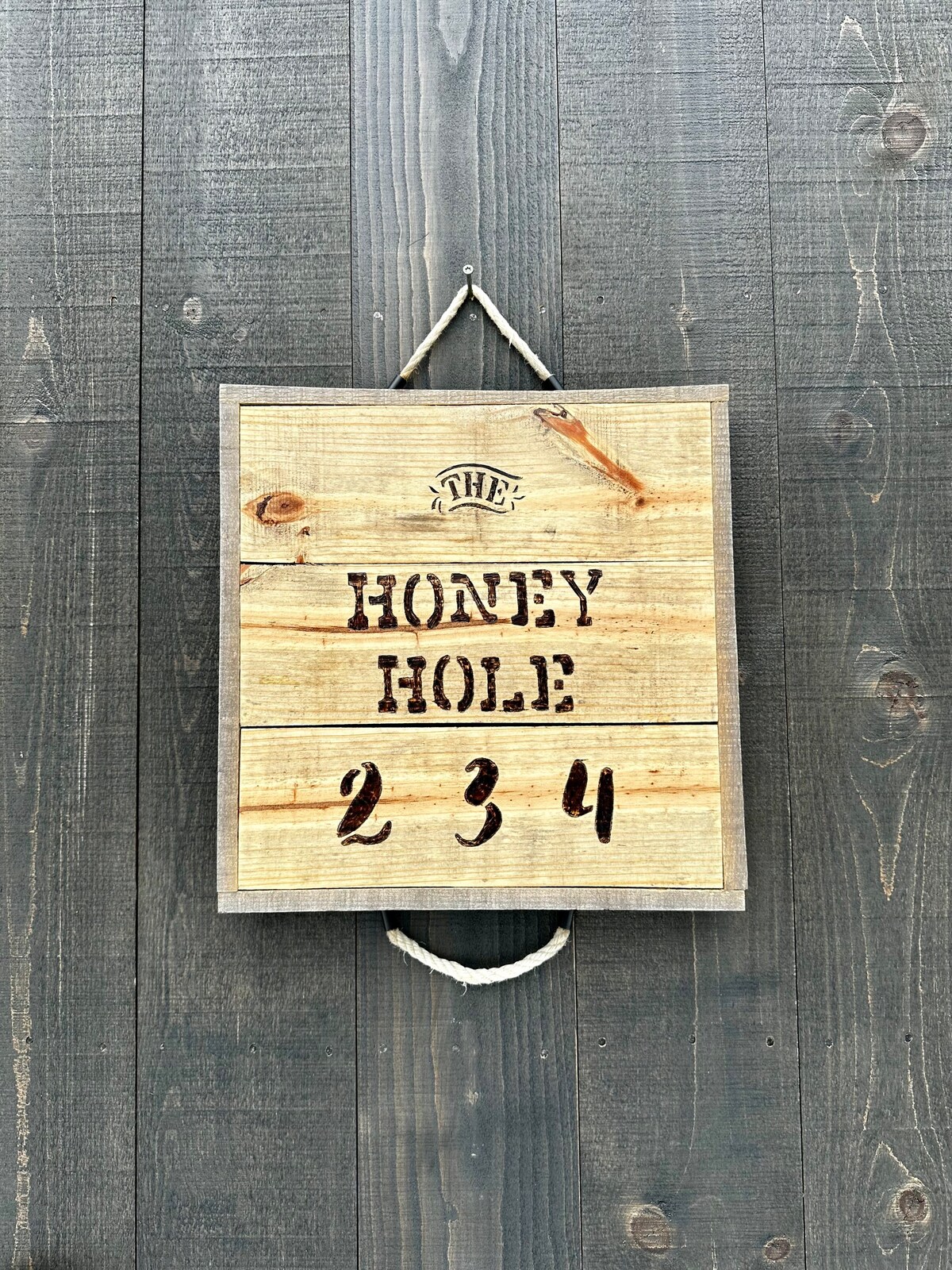 The Honey Hole 1 BR, 1 FB, Loft & Hot Tub