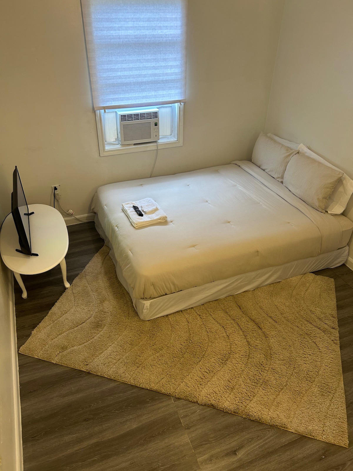 Private room | Great WiFi | Washer & Dryer