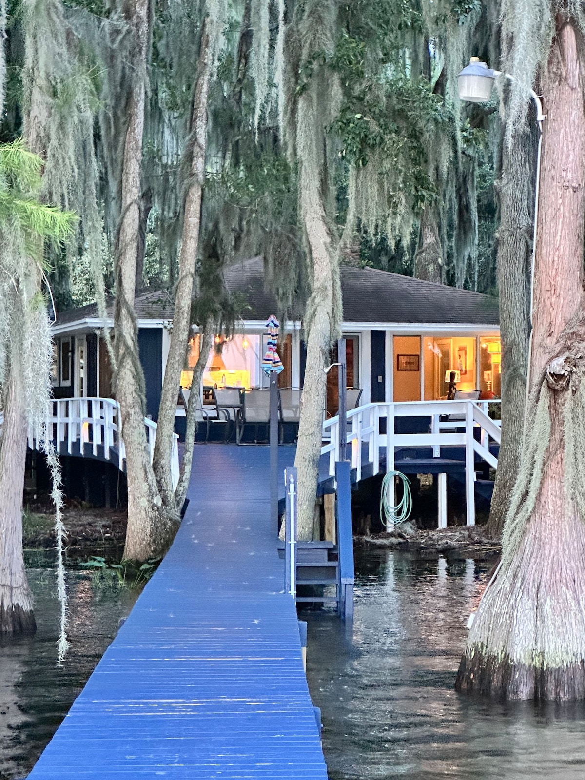 The Lake Cottage at Santa Fe: 22 steps to water!