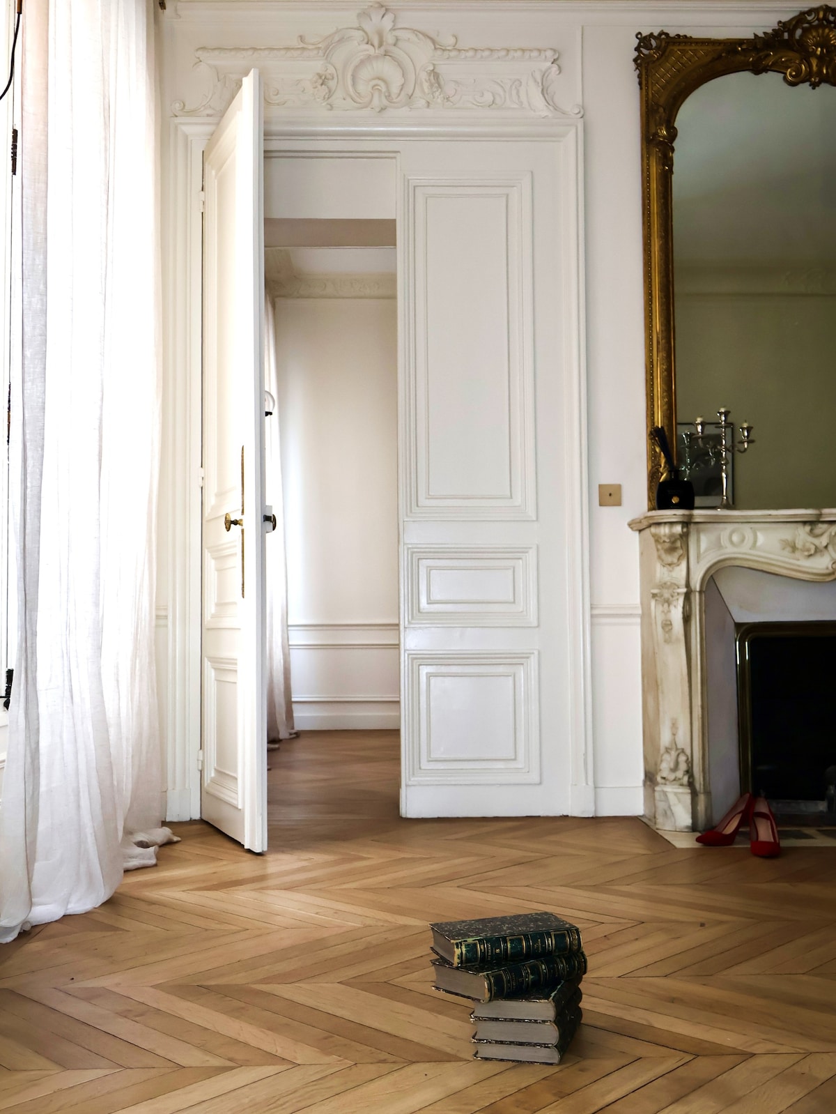 Luxury The charm of the typical Parisian apartment