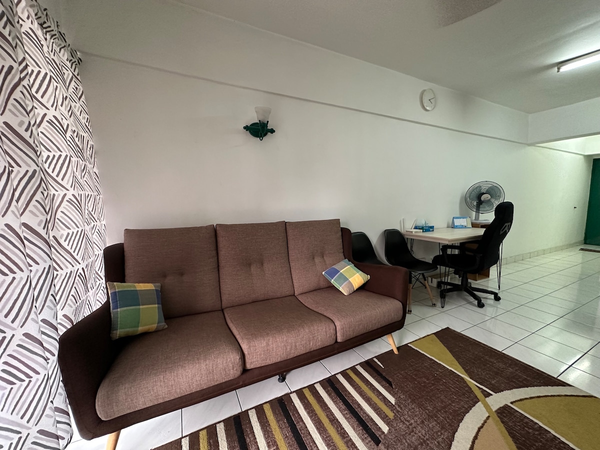 Cozy apartment near Axiata Arena with Netflix Wifi