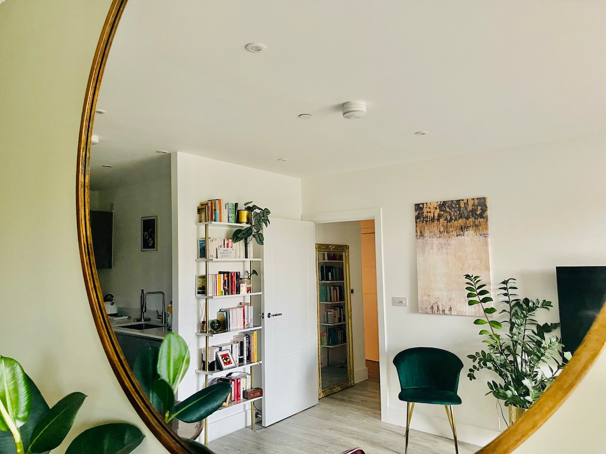 Modern flat in dynamic New Cross (5 min to tube)