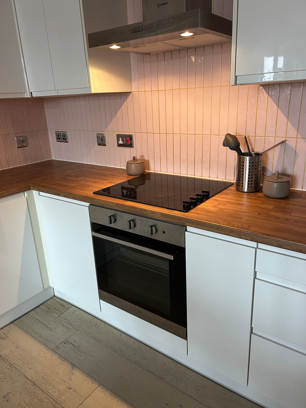 Stylish 2 bed apartment in Sale