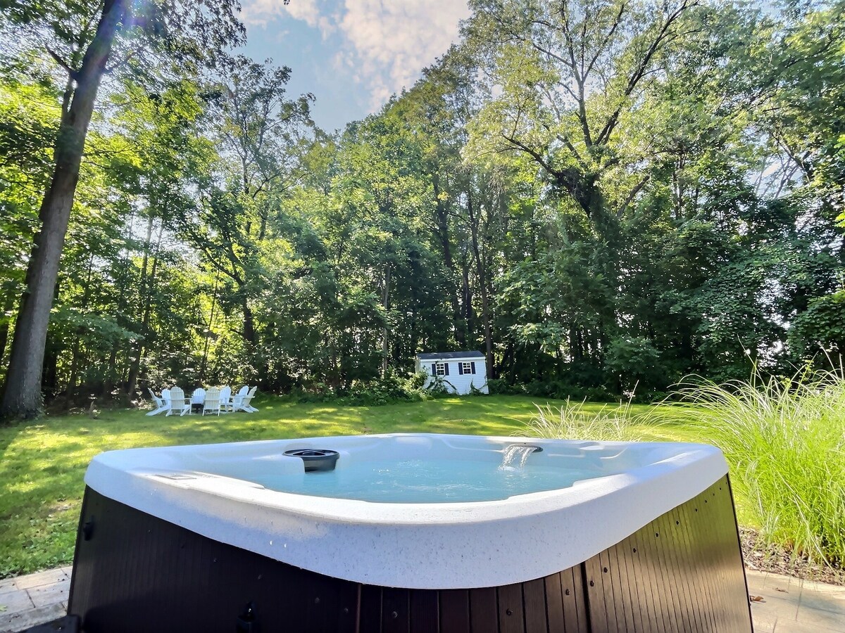 King with Hot Tub | Pet-Friendly | Fast Wi-Fi