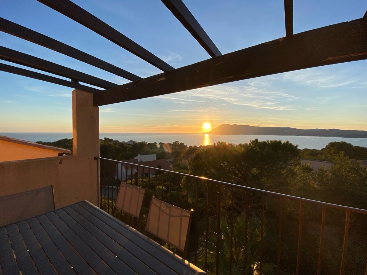 Panoramic Sea mar and solarium with swimming pool