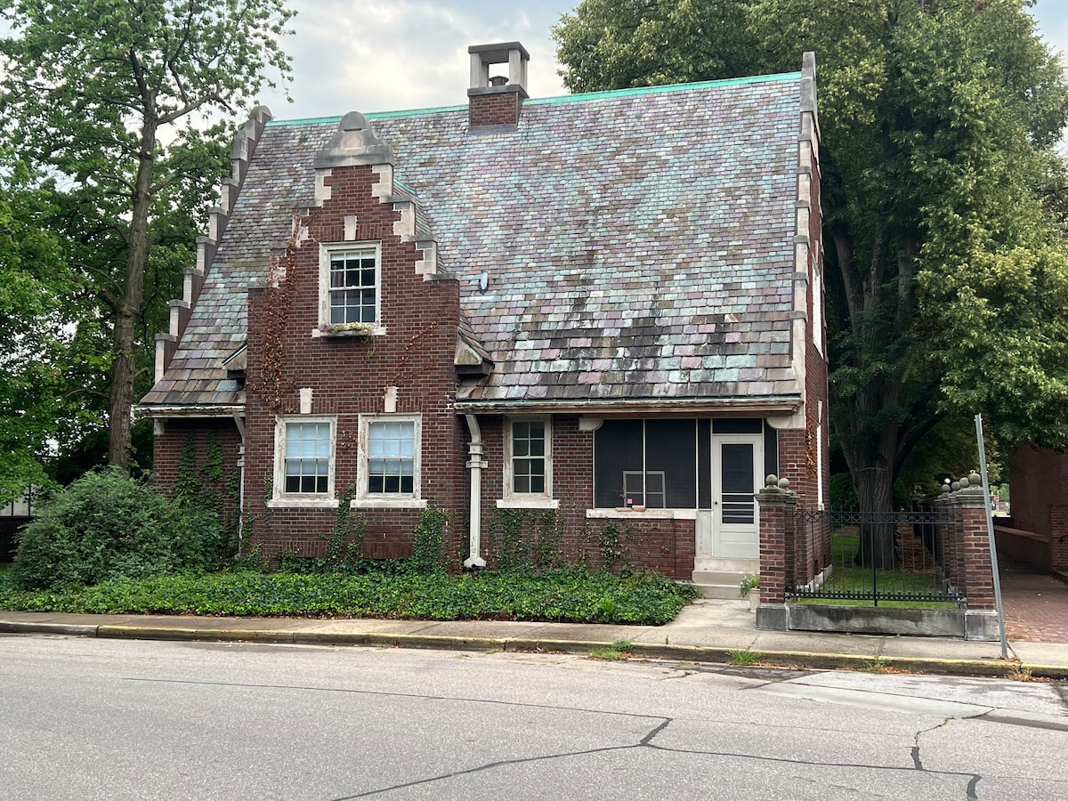 Irwin Cottage- heart of Columbus Architecture