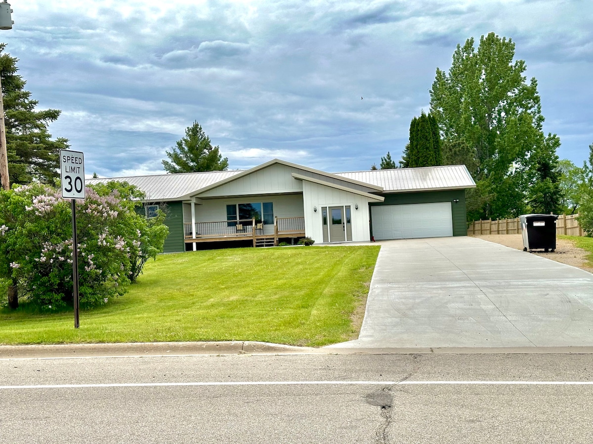 Kountry Home With Gorgeous Sunset Views!