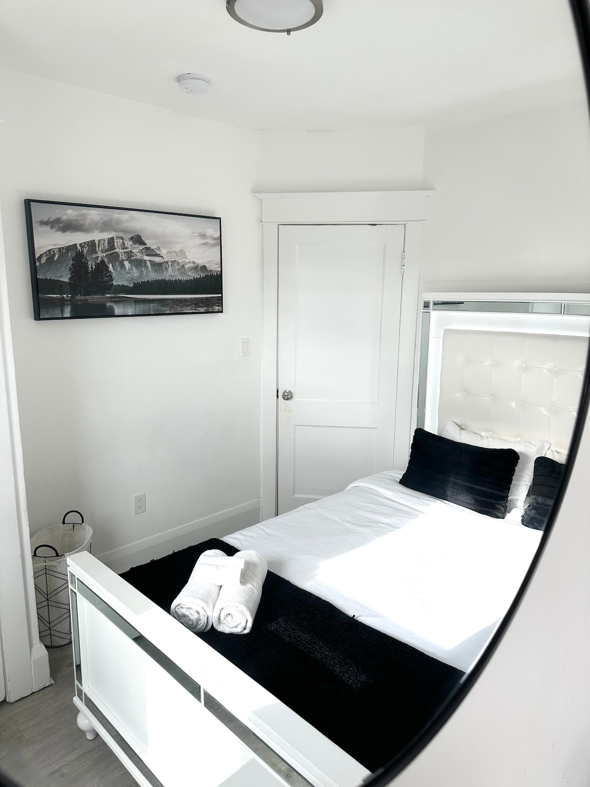 Cozy Modern Room in Midtown Toronto•