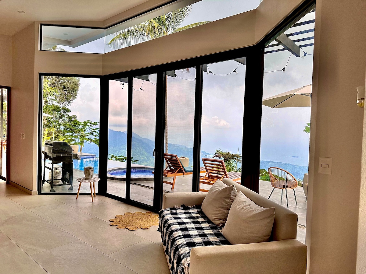 Luxury Ocean View Villa in Uvita