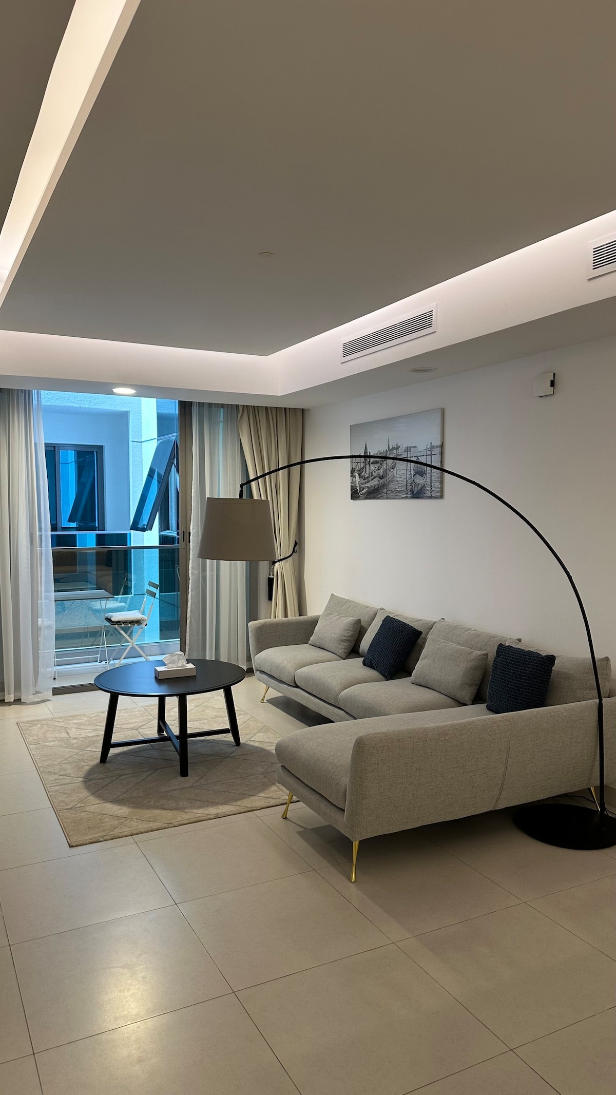 Luxurious Flat  in Ghubrah beach