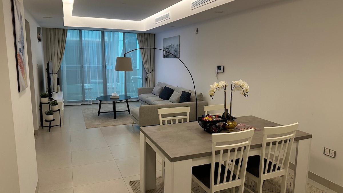 Luxurious Flat  in Ghubrah beach