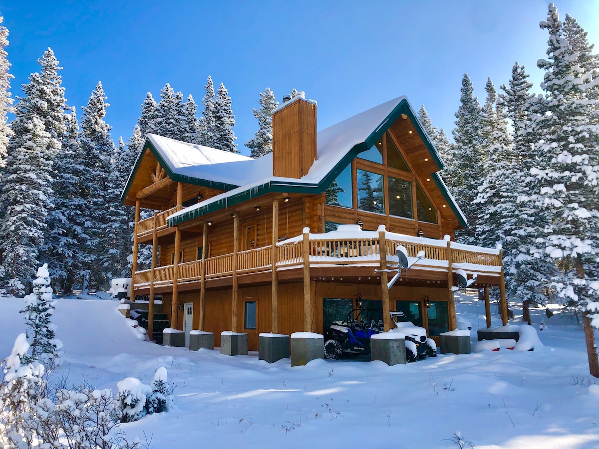 St. Mary's Glacier Haven: Lakefront, Game room!