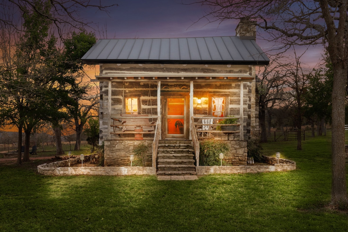 Copper Bathtub-1800’s Log Cabin-Private Ranch