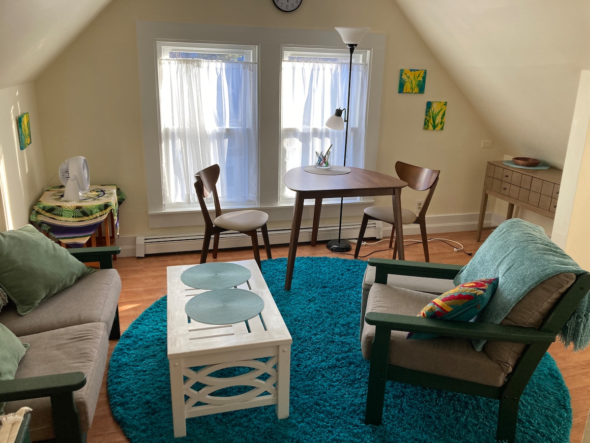 Small Cozy WRJ Apartment - 3rd Floor Apt.