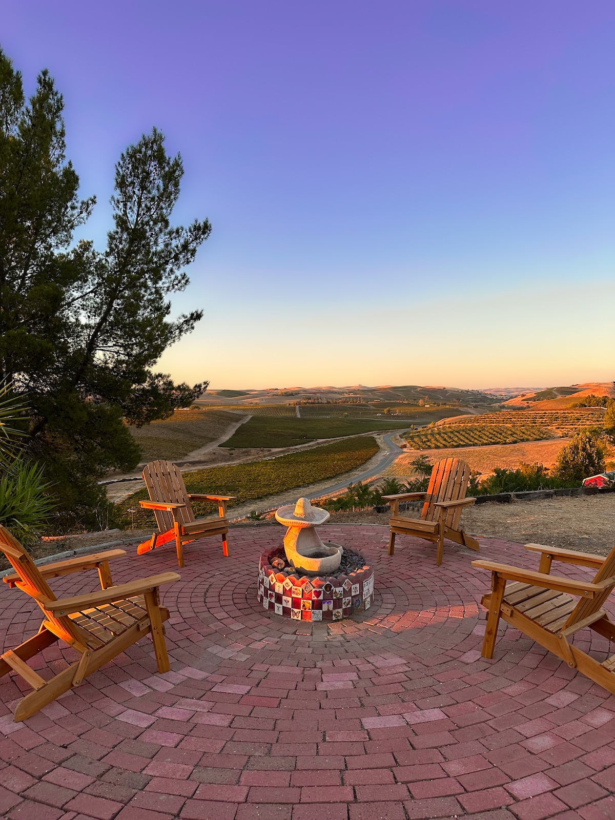 10 Acre Hilltop, Private, Amazing Vineyard Views
