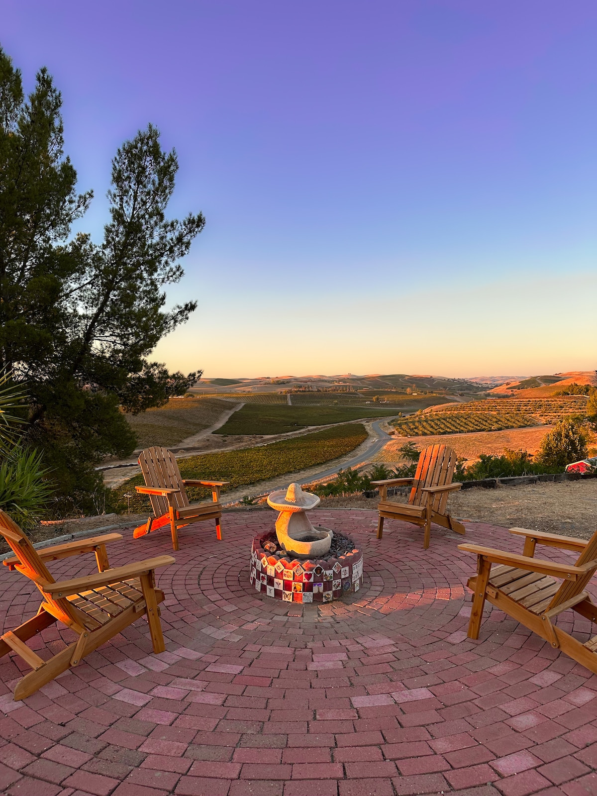 10 Acre Hilltop, Private, Amazing Vineyard Views