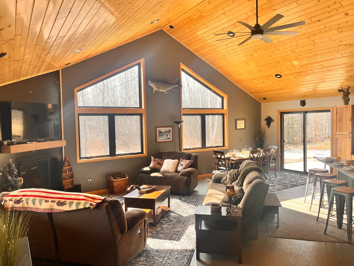 Private Modern Home-Bear Paw Lodge