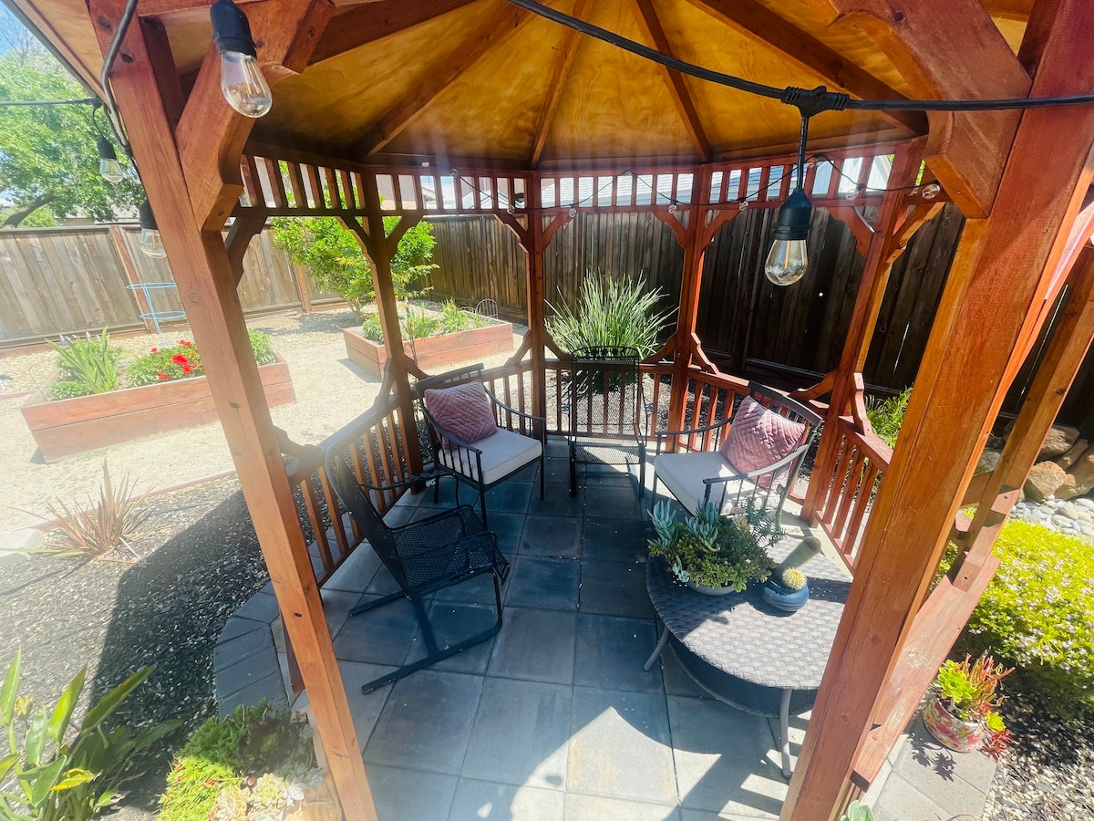 2BD2BA Charmer | Backyard | Gameroom | SF/Napa