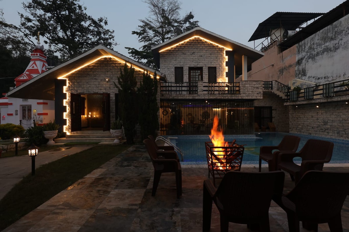 The Amaltas Villa
(amidst the wild)