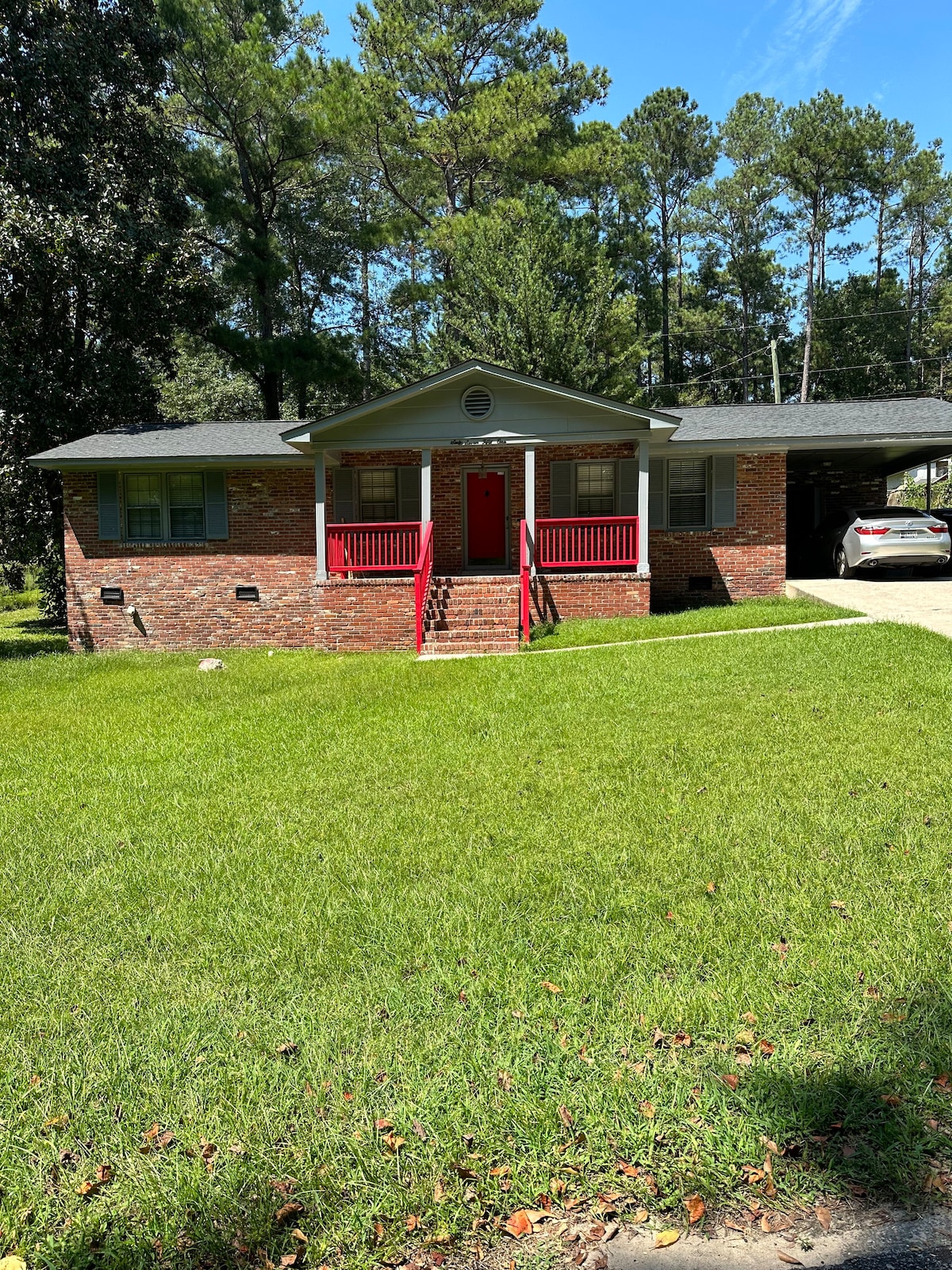 3 BR Less than 4 miles to Ft Jackson & Downtown