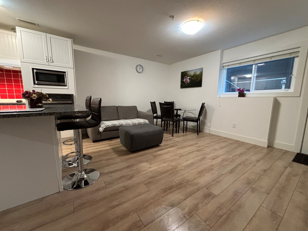 Entire ground level 1bed&1bath suite in MapleRidge