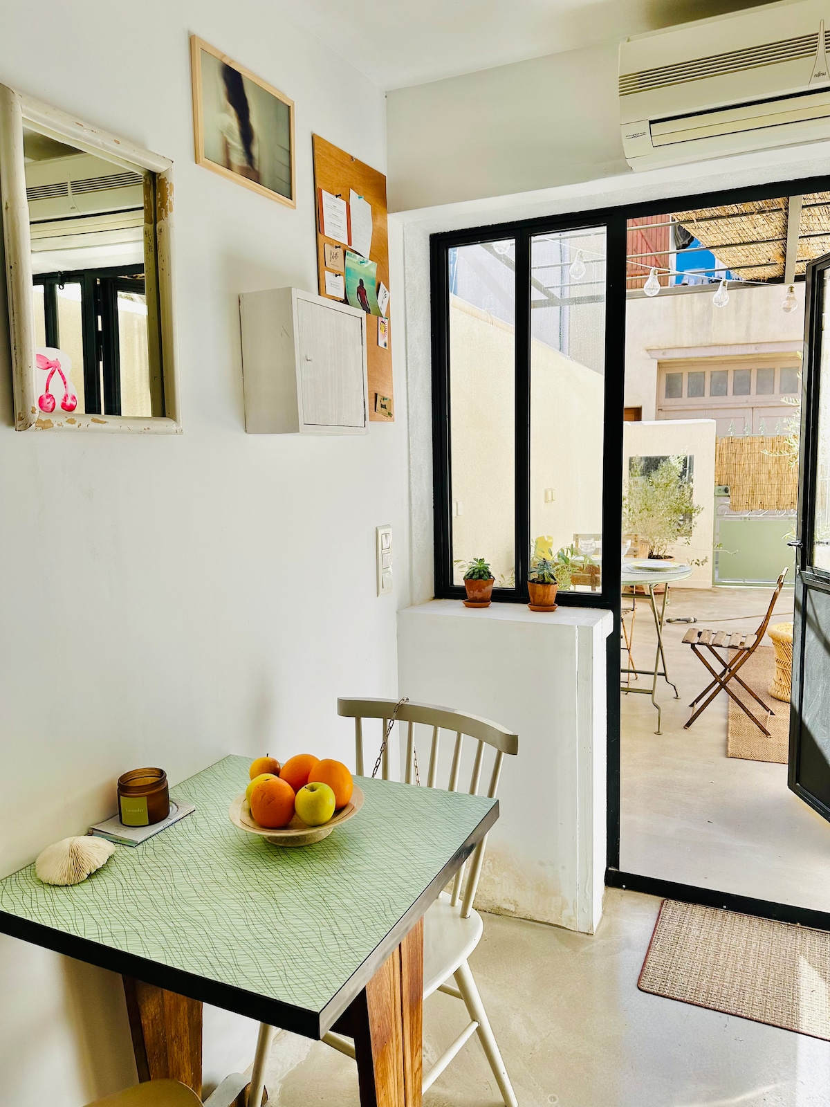 So CUTE tiny house / sunny courtyard heart village