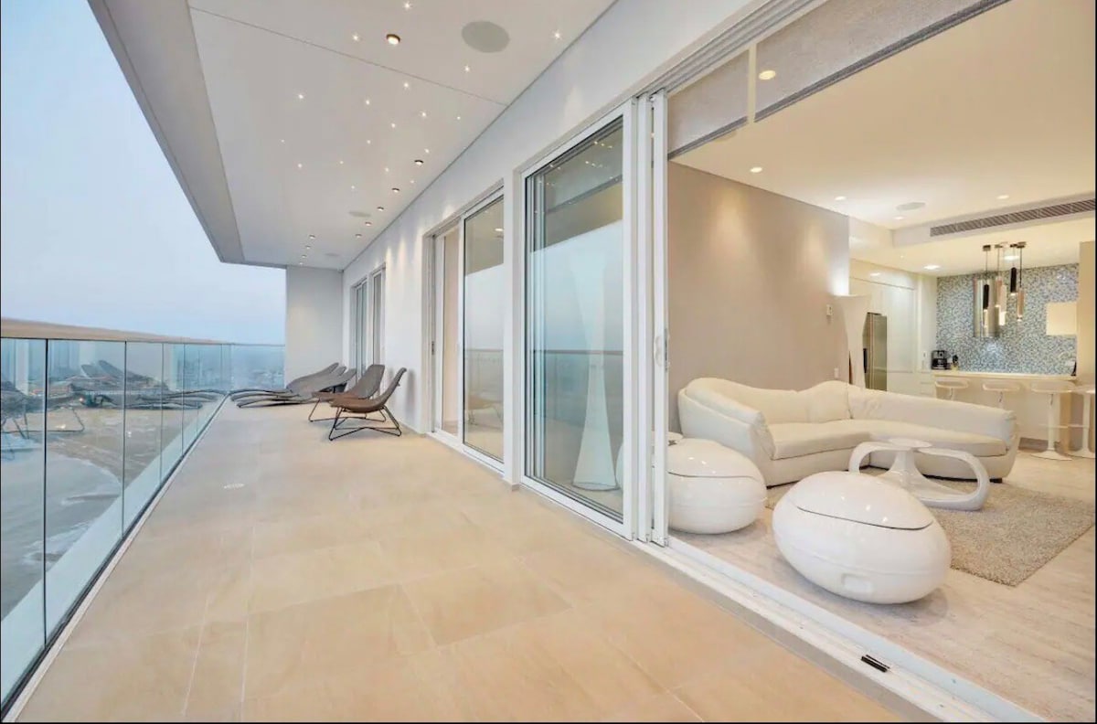 Beachfront elegance in the most exclusive location