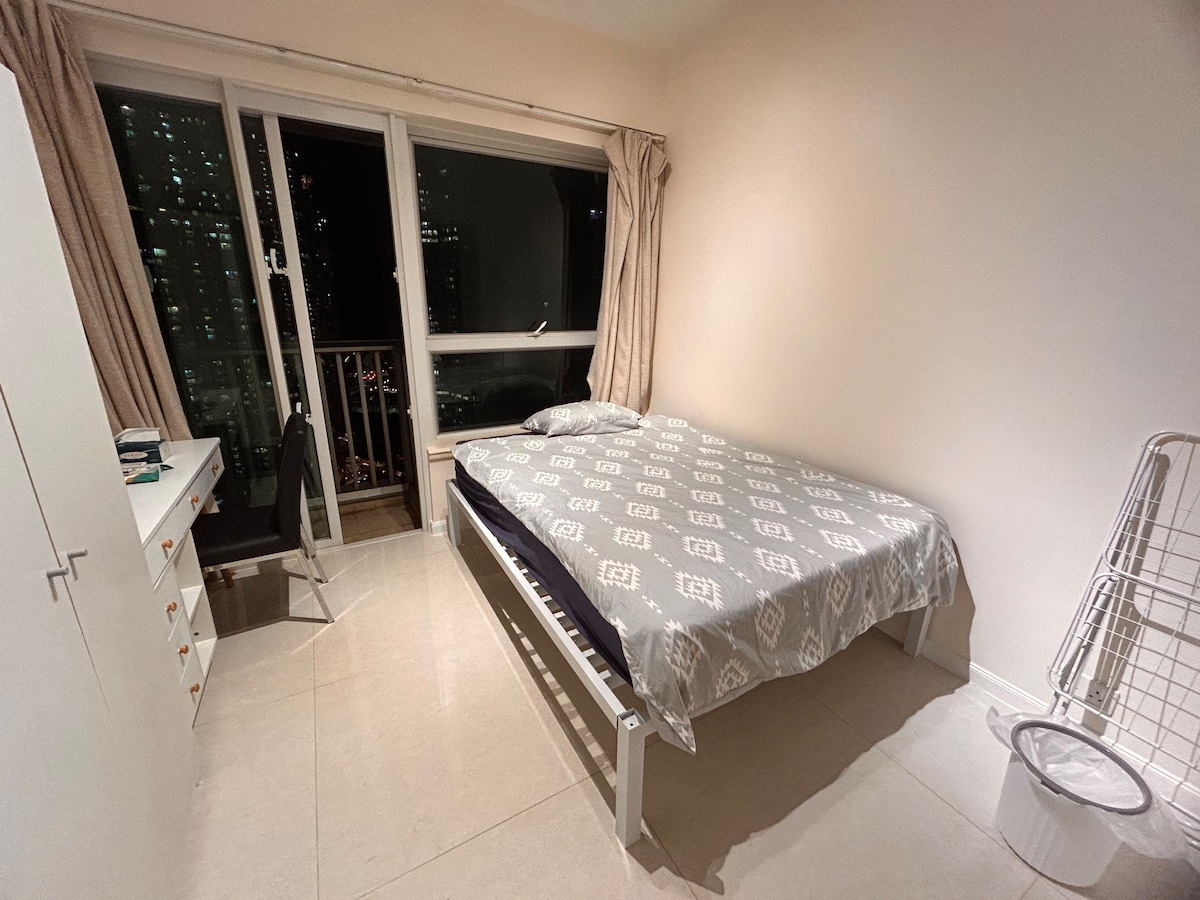 Newly renovated master bedroom girls only 全新裝修女生公寓