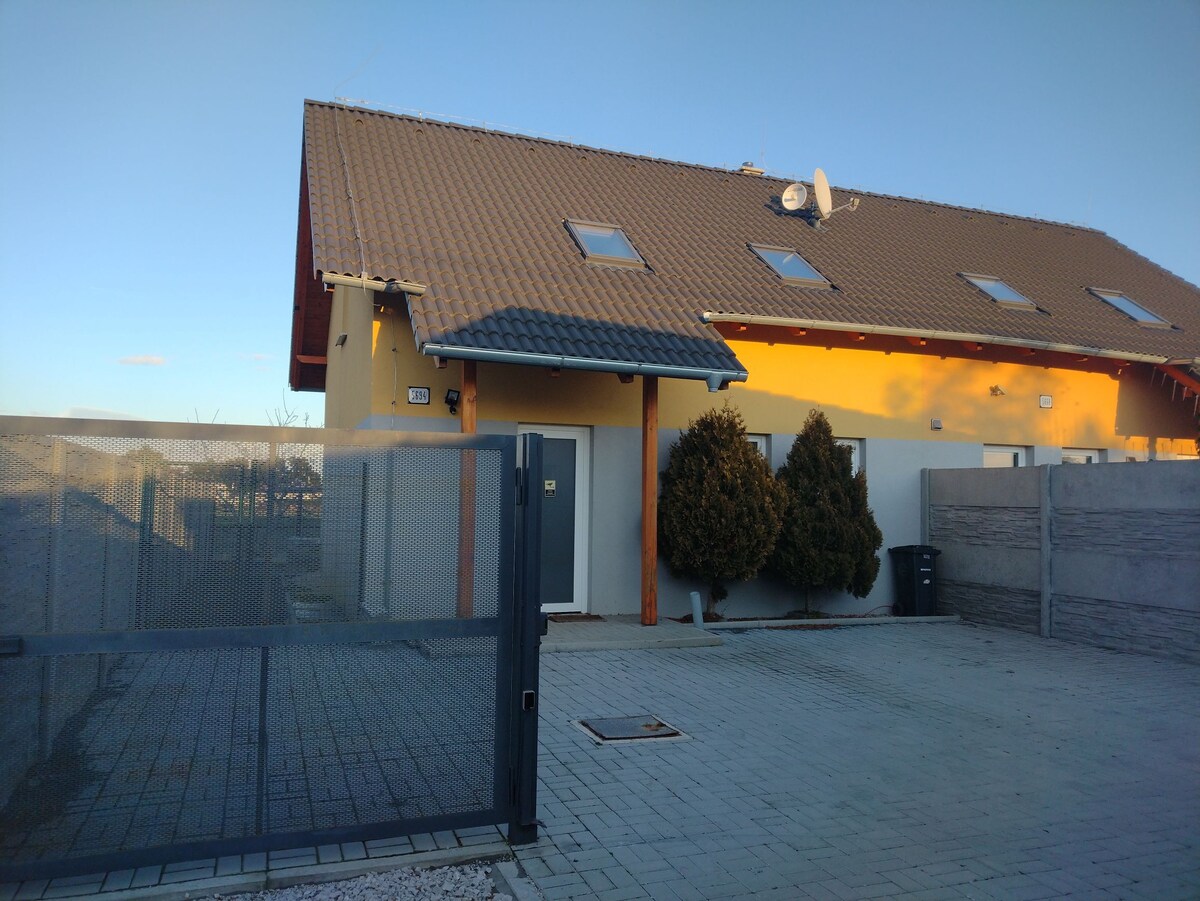 Warm & Homely House 20 km from Bratislava