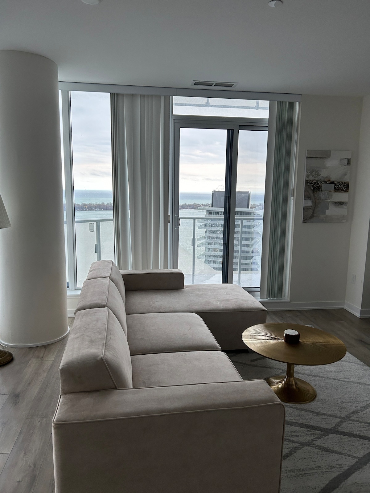 Luxury 2bd Waterfront Condo with stunning views