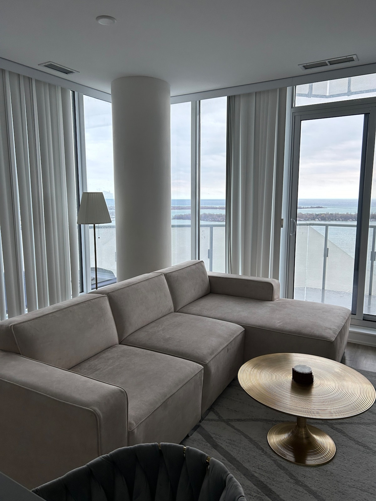 Luxury 2bd Waterfront Condo with stunning views