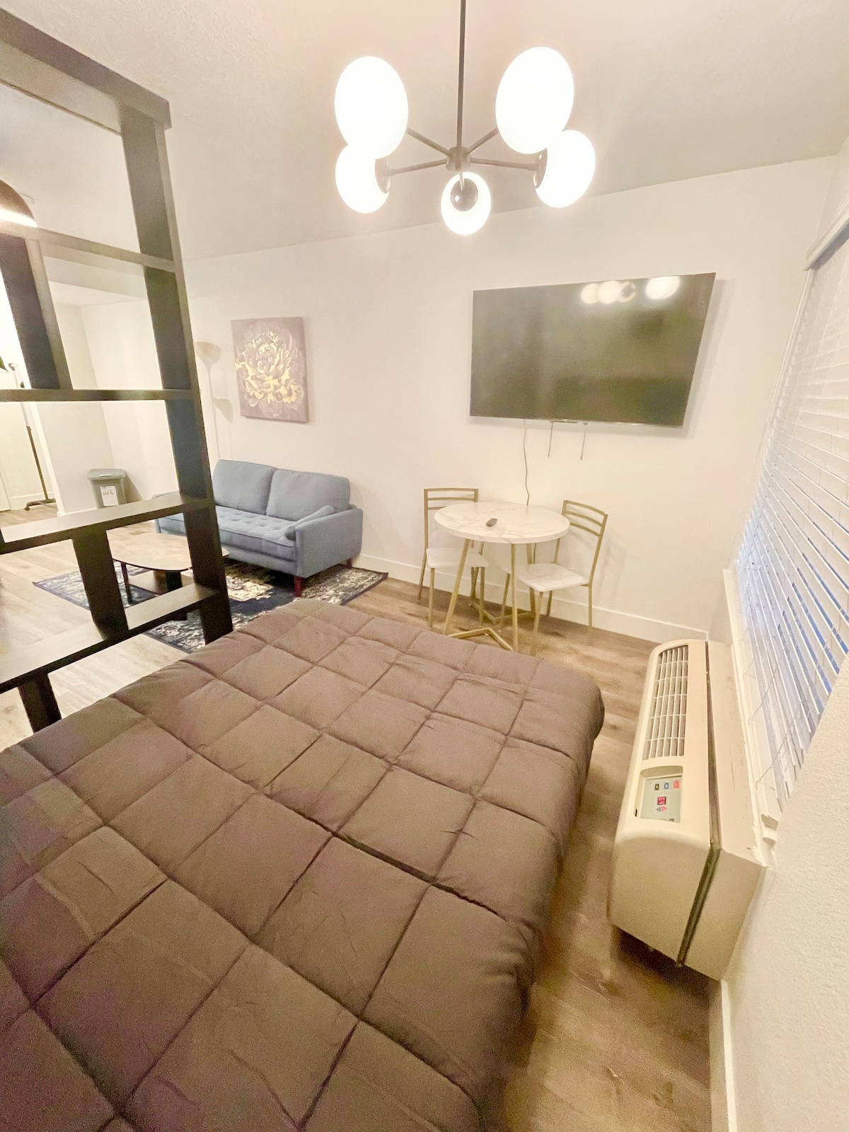 Studio APT near Downtown|Airport w/free parking