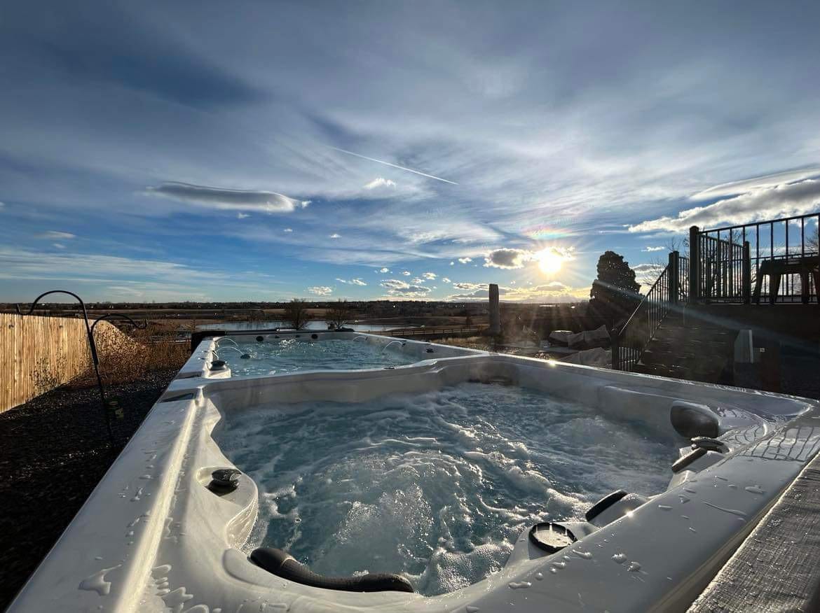 Amazing Lake View. Heated Pool Swim Spa & Hot Tub