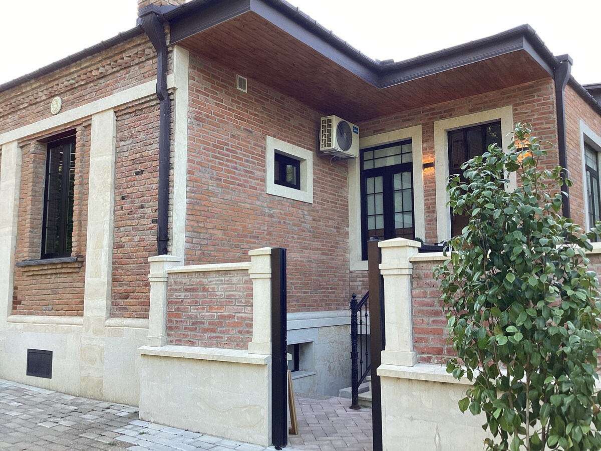 Newly-renovated Historic Home near White Bridge