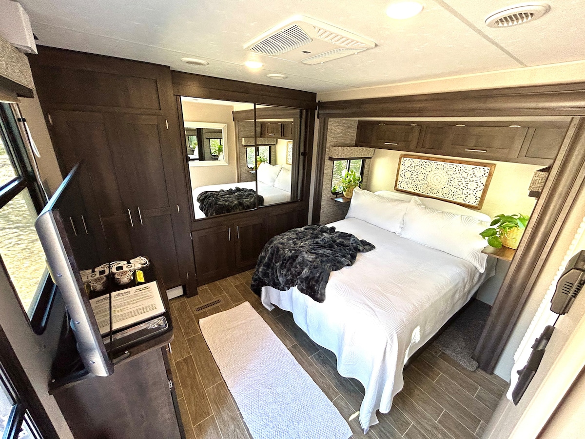 Private Hill Country Glamping RV