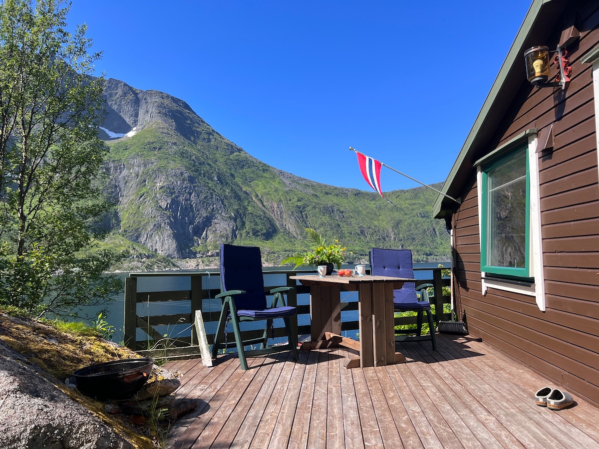 Hytte mellom fjell og fjord. Relax