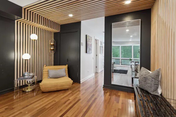 Designer’s Contemporary Lincoln Park Flat