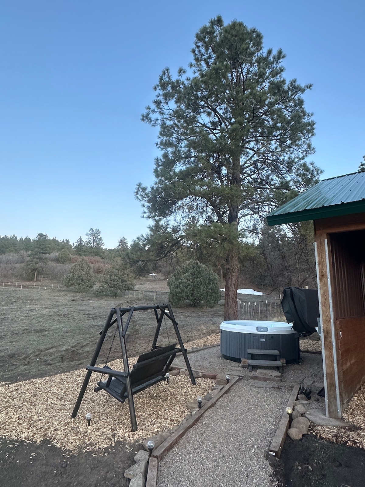 Perfect HOT TUB Cabin - VIEWS on 35 Private Acres!