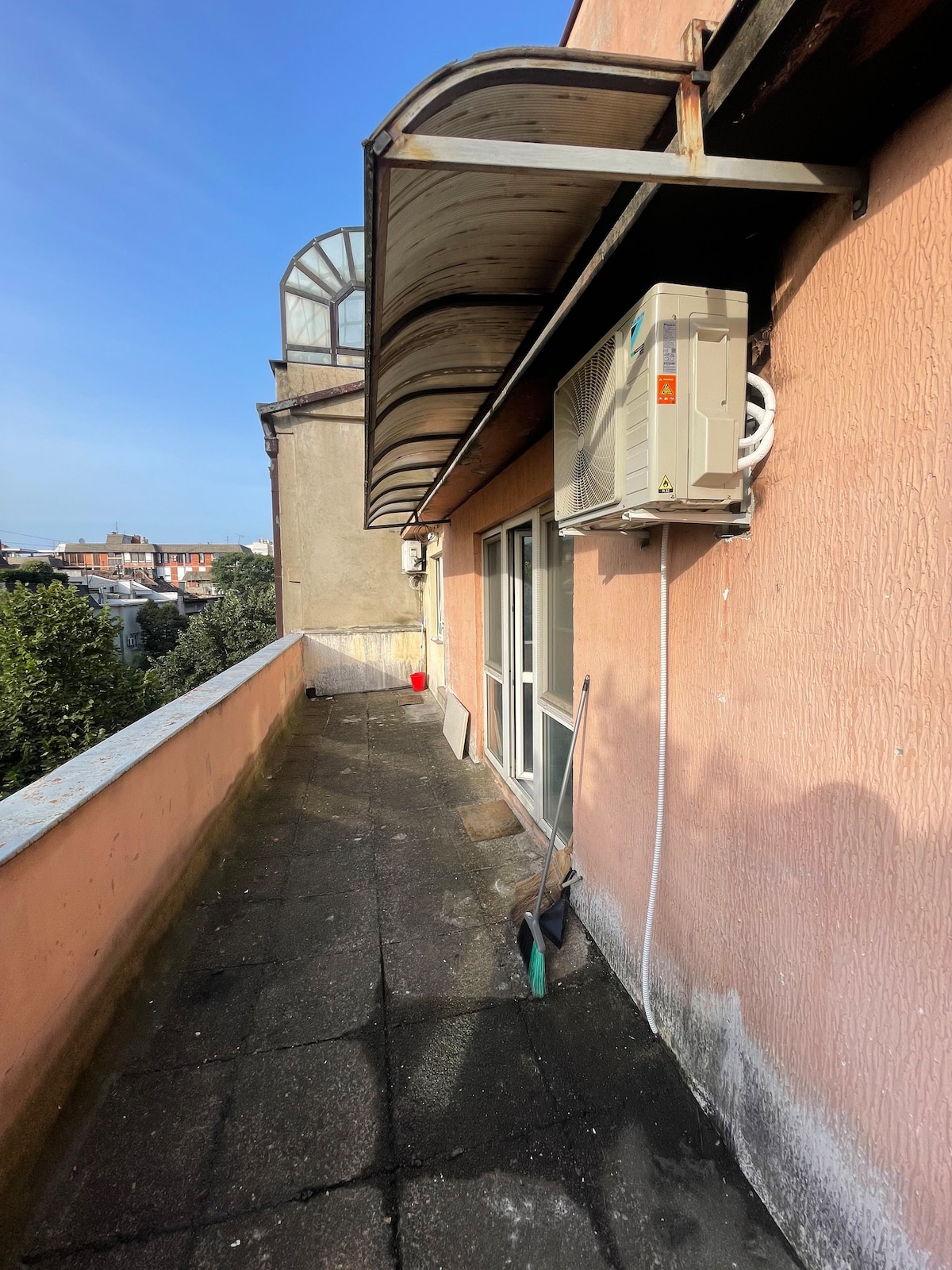 舒适阳光明媚的Vračar公寓，带阳台和露台