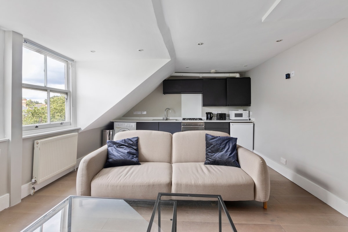 Modern apartment suite in Islington with fast wifi