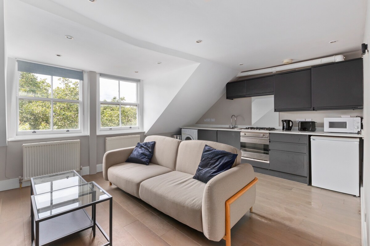 Modern apartment suite in Islington with fast wifi