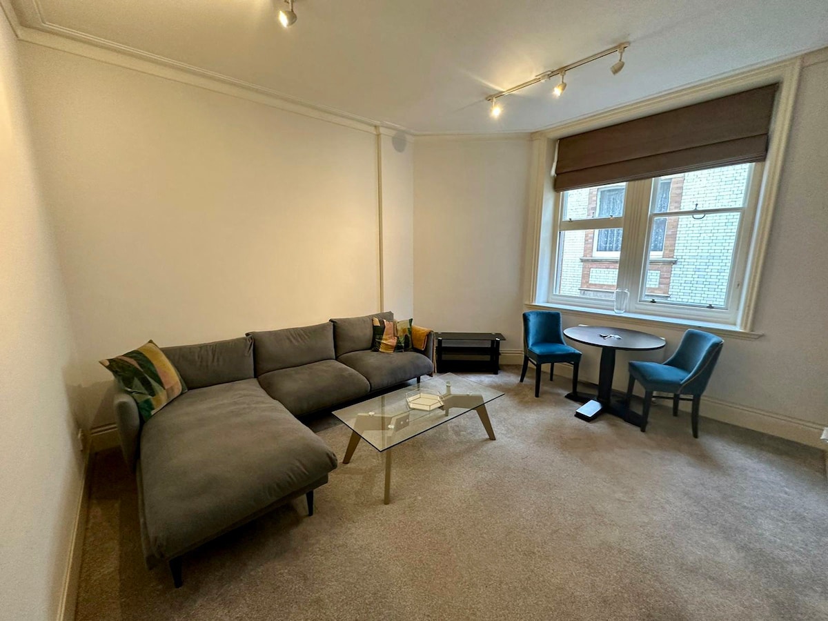Gorgeous 1 bed in Leicester Square!