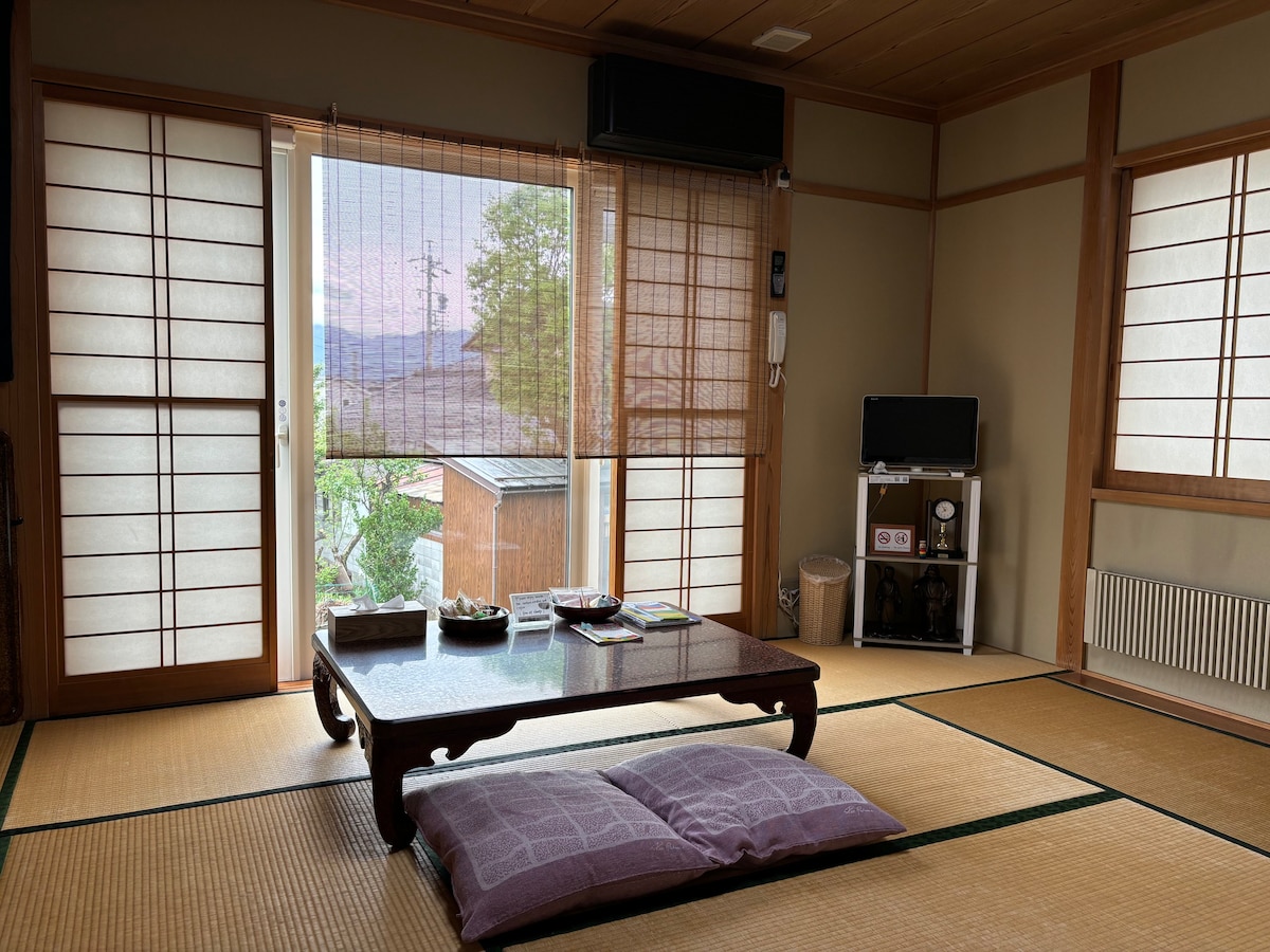 二楼全部供房客独立使用！善光寺が近い！非常适合观光！您还可以在日式房间欣赏美景。