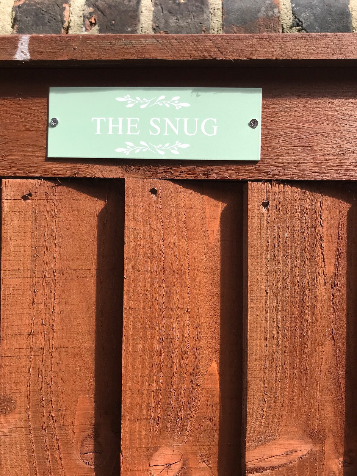 The Snug - private en suite room with own entrance