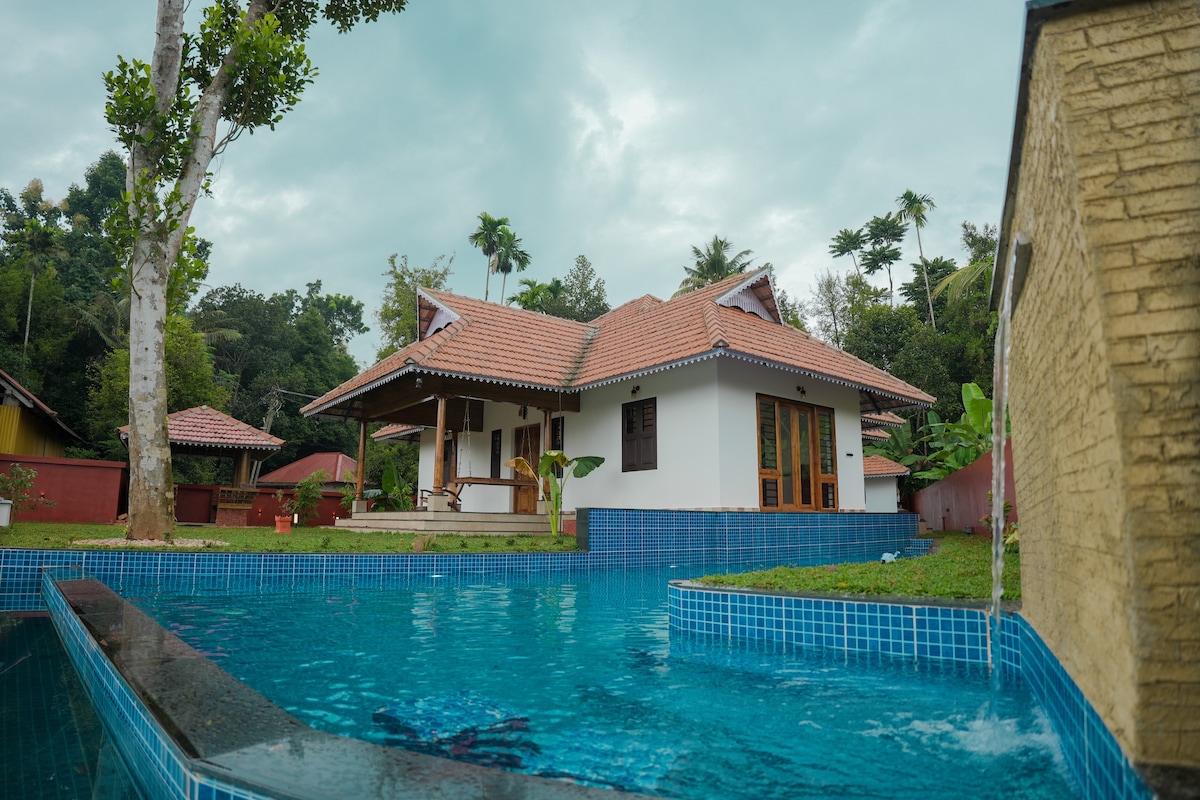 Riverside vacation home w/ pool in Ernakulam