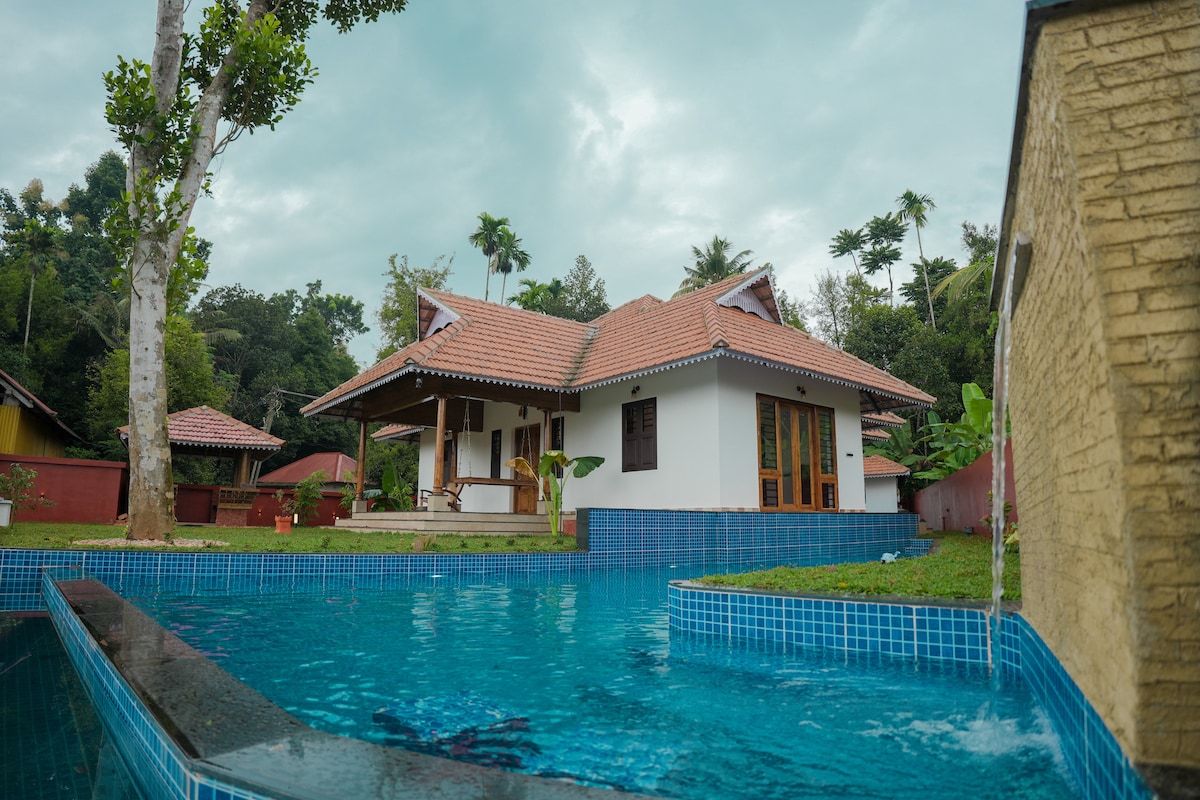 Riverside vacation home w/ pool in Ernakulam