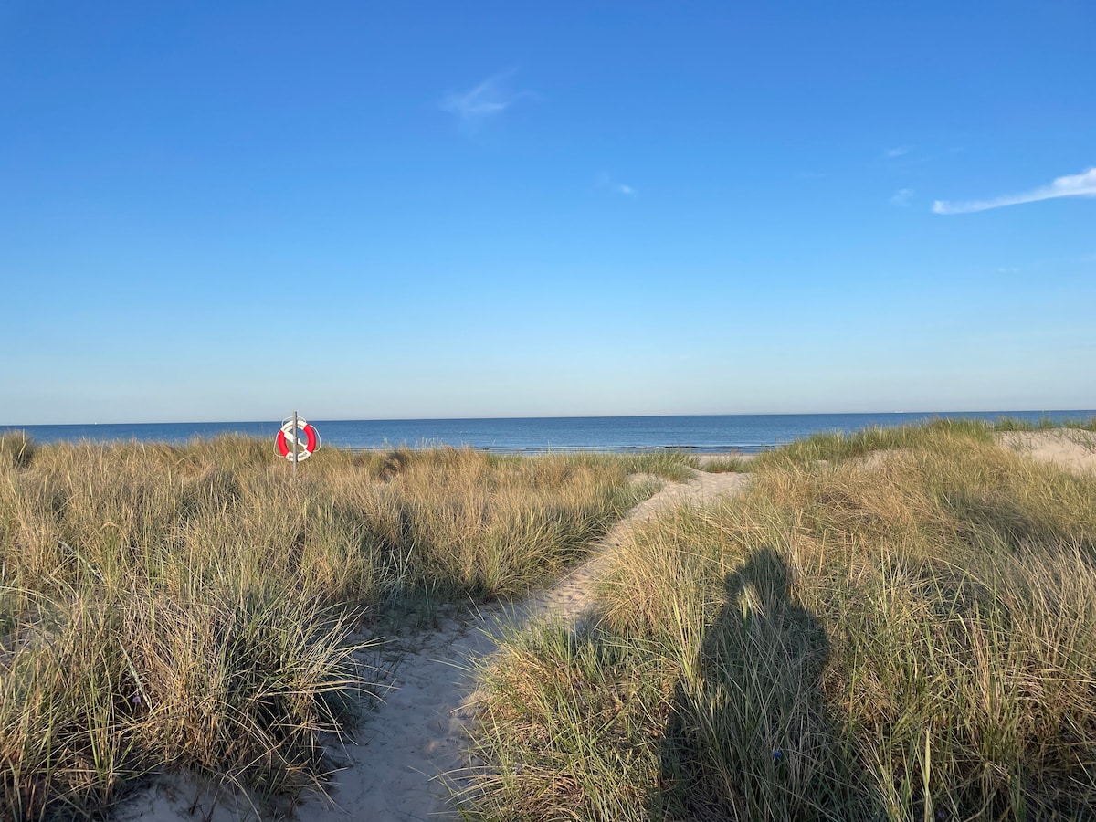 Stuga minuter från stranden