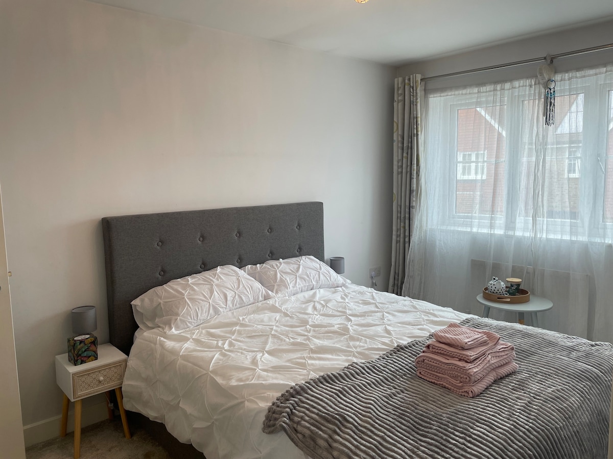 Beautiful room with private ensuite Gatwick10 mins